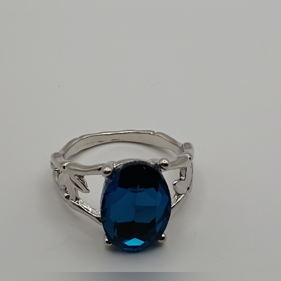 Jewelry - Elegant Silver Ring with Blue Gemstone Size 8.5